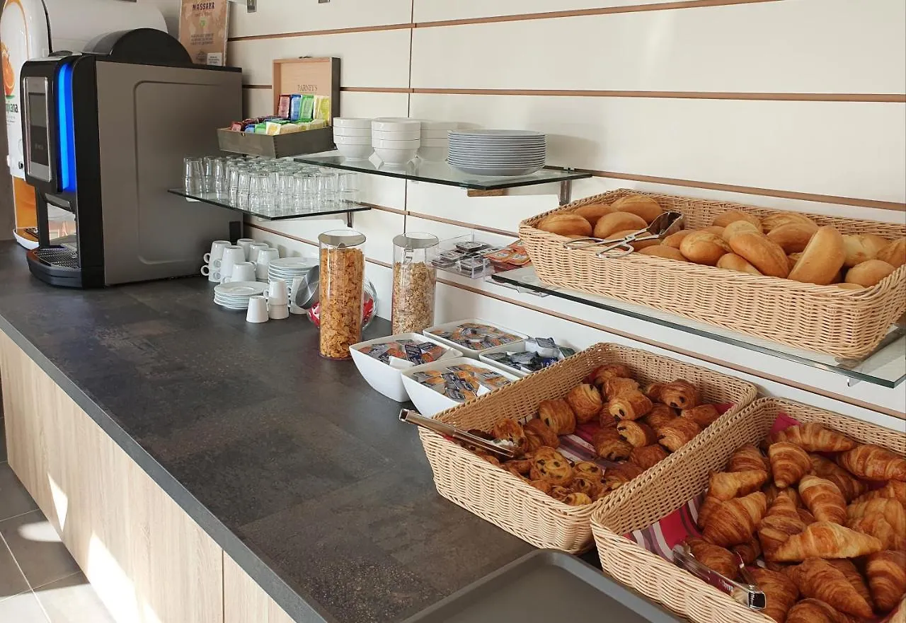 Hotel Le Virevent Saint-Raphael  France